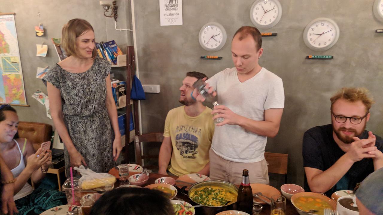Been Hostel Ratchathewi Bangkok Exteriör bild